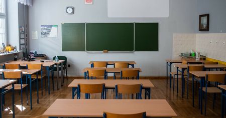 Nastolatek dręczy rówieśników. Pogryzł też nauczycielkę