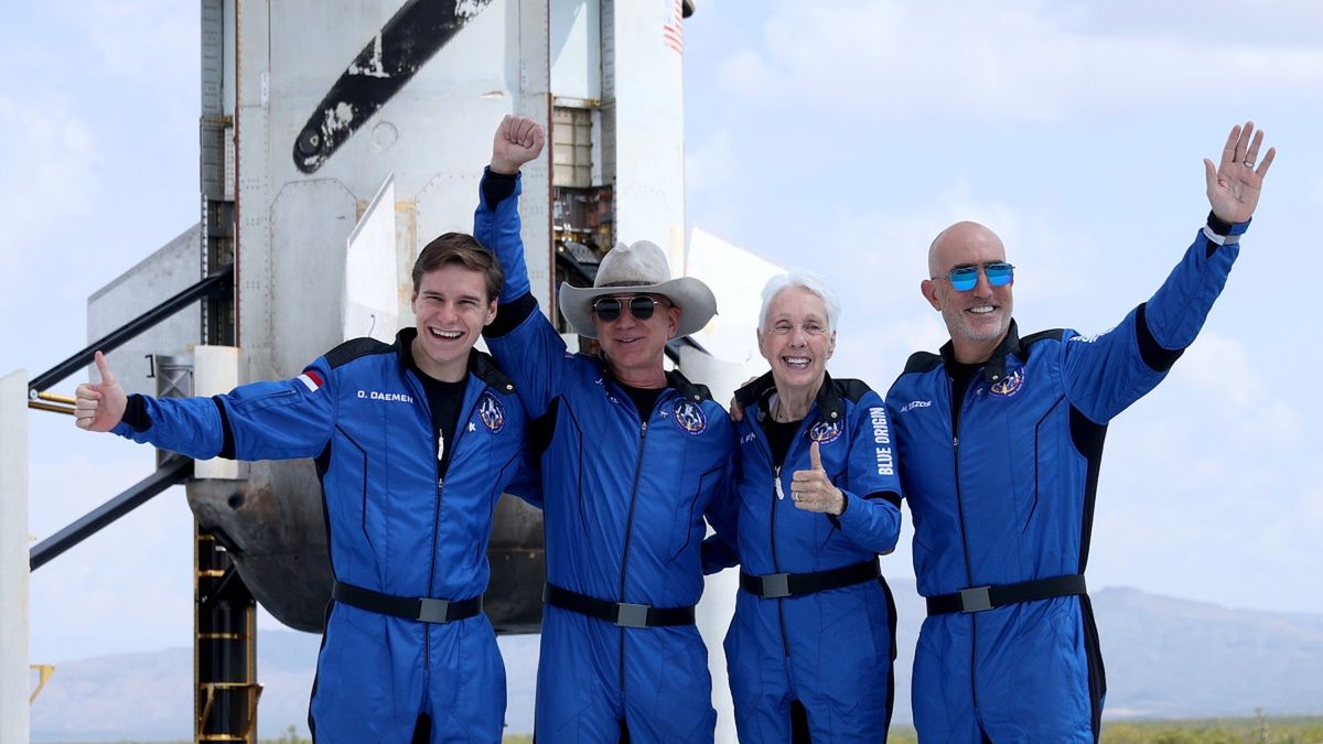 Ekipa Bezosa w podróży kosmicznej. Po lewej 18-letni Daemen