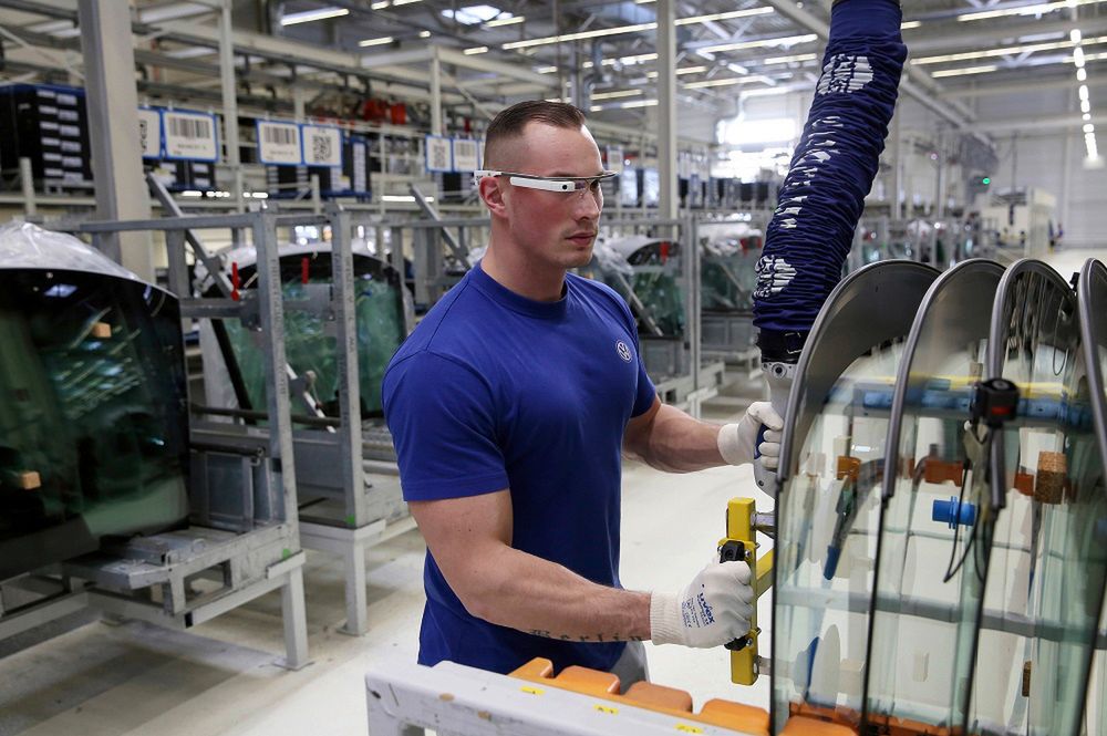 Rozszerzona rzeczywistość dla pracowników? Volkswagen wykorzystuje AR w swoich fabrykach