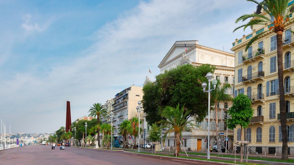 age easyfotostock 2019-02-10
view of Promenade des Anglais in Nice, cote dAzur France
Neirfy