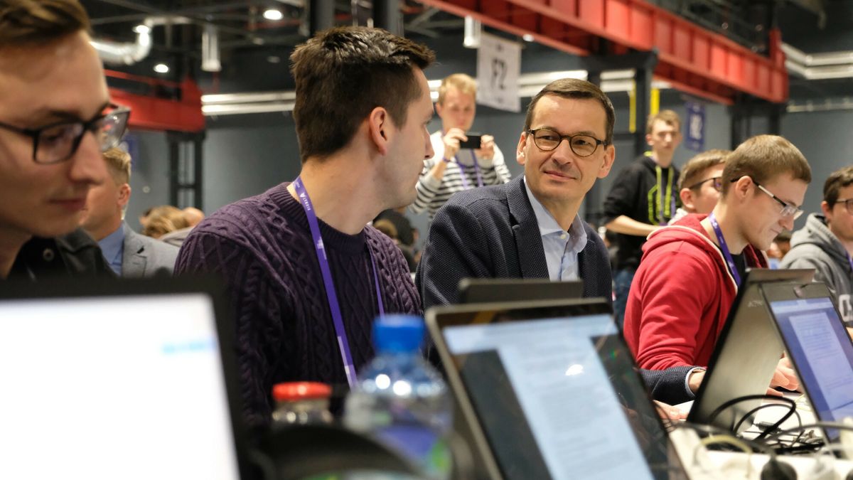 Mateusz Morawiecki na festiwalu programowania
Fot. Mateusz Grochocki/East News. Warszawa, 24.11.2018. Udzial premiera Mateusza Morawieckiego w festiwalu programowania HackYeah.
n/z: Mateusz Morawiecki
Mateusz Grochocki