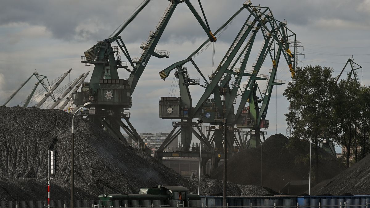 Large amounts of coal reach PolandGDANSK, POLAND - SEPTEMBER 02: Train loaded with coal leaves Gdansk harbour in Gdansk, Poland on September 02, 2022. The energy crisis is slowly heating up in Poland. More and more coal is now arriving at Polish ports, to be distributed across the country. (Photo by Artur Widak/Anadolu Agency via Getty Images)Anadolu Agencycost, crane - maritime machinery, demand, energy, freight transport, gdansk shipyard, harbour, inflation, lines, logistics, prices, queue, queuing, registrations, russian invasion of ukraine, sales office, sea transport, shipyard., shortage, stock, storage, train transport, trucks