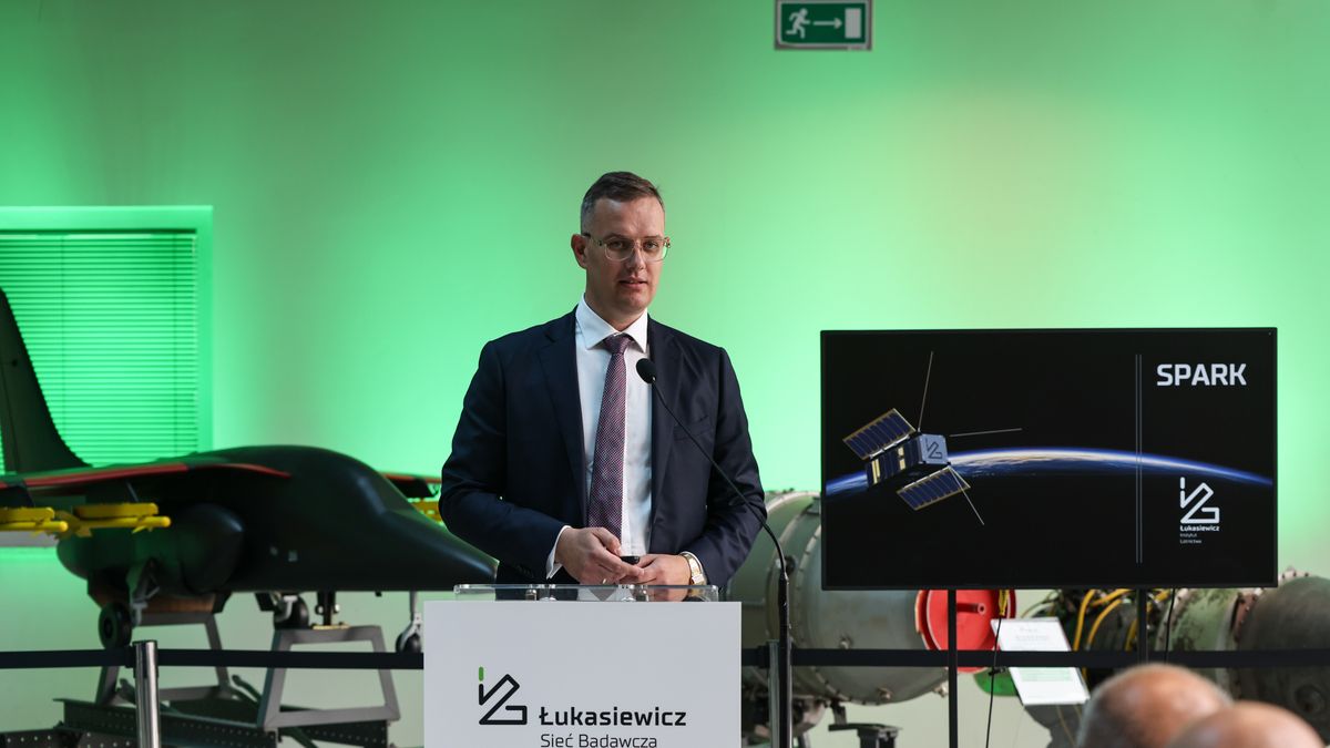 Odpowiedzialny za projekt Przemek Sietnik podczas konferencji prasowej nt. inauguracji projektu SPARK