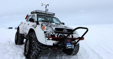 Ekspedycja EWR z Toyotami Hilux i nowy rekord świata w wyprawach polarnych
