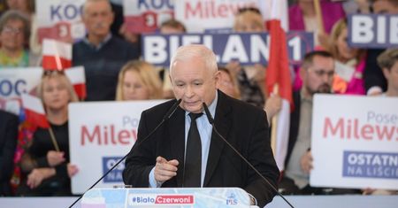 Kaczyński straszy UE. "Sięga po sceptyczny wobec UE elektorat"