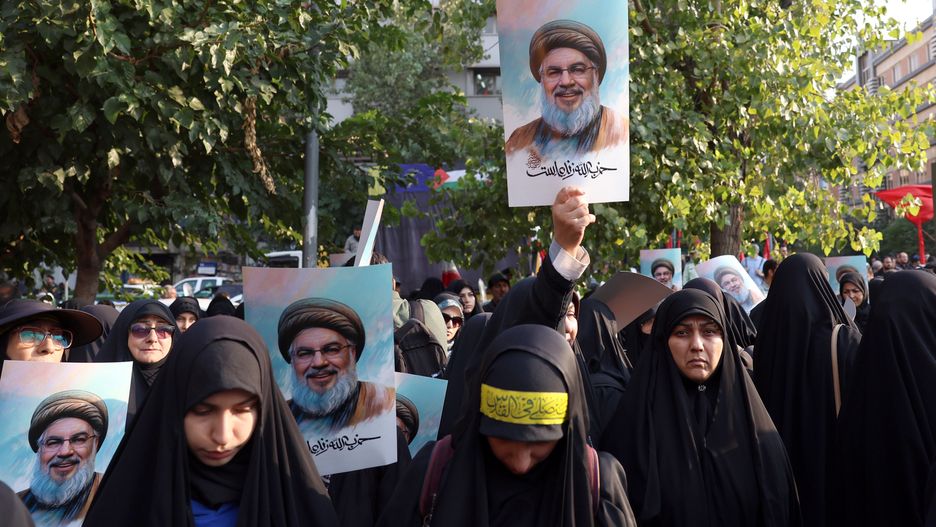Anti-Israel protest in Tehran after death of Hezbollah leader Nasrallah
epa11634102 Iranians hold pictures of late Hezbollah leader Hassan Nasrallah during an anti-Israel protest in Palestine Square in Tehran, Iran, 30 September 2024. Iranian Supreme Leader Ayatollah Ali Khamenei said on 28 September that Hasan Nasrallah's blood 'will not unavenged'. The Israeli army (Tsahal) said on 28 September 2024 on X (formerly Twitter) that Hezbollah leader Hassan Nasrallah was killed in an overnight strike on Beirut. Hezbollah confirmed the death of Nasrallah in a statement on 28 September 2024.  EPA/ABEDIN TAHERKENAREH 
Dostawca: PAP/EPA.
ABEDIN TAHERKENAREH
protest
