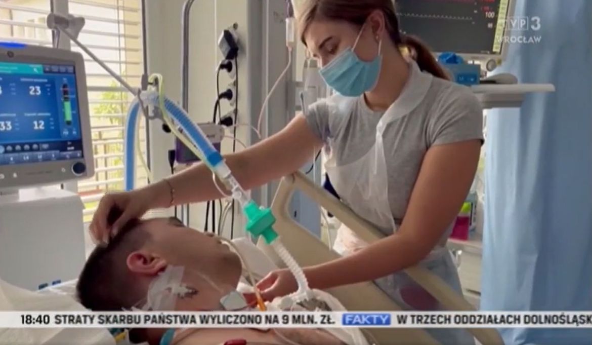Dziennikarz TVP trafił do szpitala w ciężkim stanie. Doznał udaru podczas wakacji