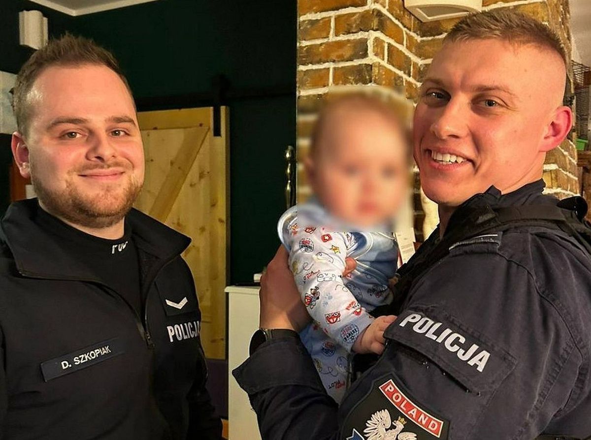 Policjanci zaopiekowali się 6-miesięcznym dzieckiem, które przebywało w aucie z pijaną matką