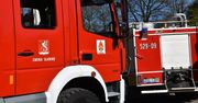 Warszkowo: Pożar domu gasi 5 zastępów strażackich