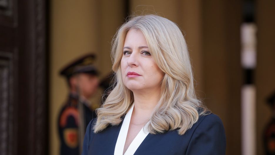 Zuzana Czaputova
Bratys�awa, S�owacja, 11.10.2022. Prezydent S�owacji Zuzana Czaputova podczas oficjalnego przywitania prezydent�w pa�stw Grupy Wyszehradzkiej przed Pa�acem Prezydenckim w Bratys�awie, 11 bm. (aldg) PAP/Albert Zawada
Albert Zawada
dyplomacja, dyplomatyczne, g�owa pa�stwa, Pa�stw Grupy Wyszehradzkiej, polityk, polityka, portret, prezydent, spotkanie, V4, wizyta zagraniczna