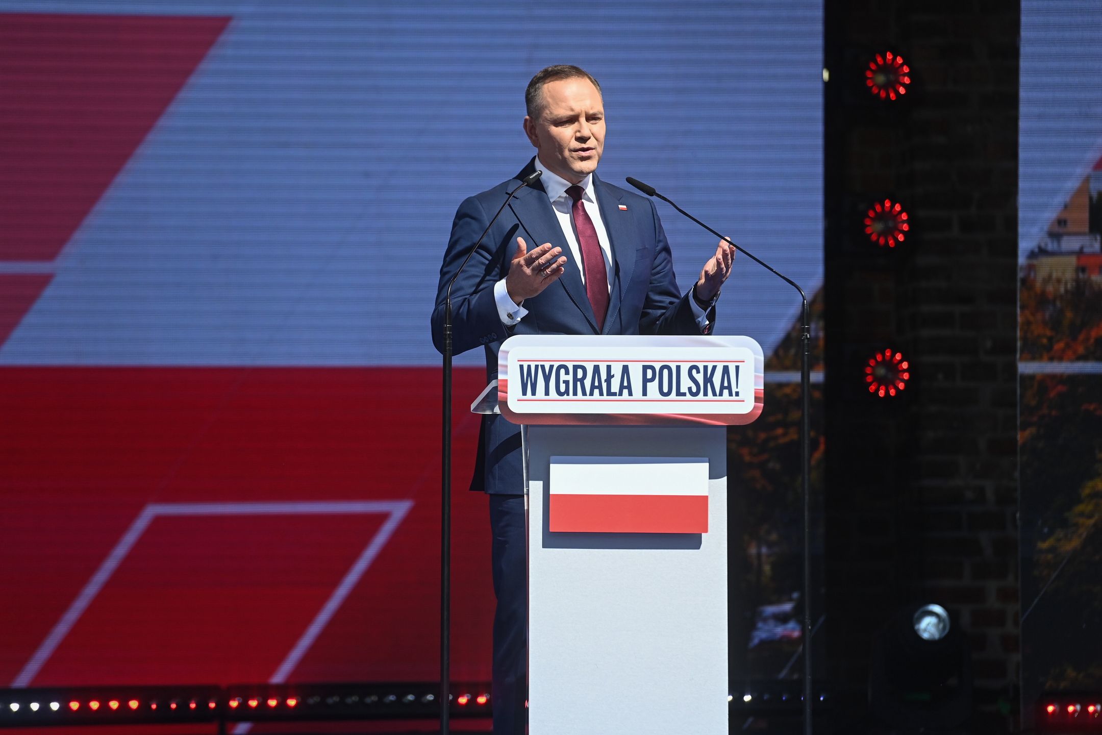 Pułtusk, 22.06.2025. Prezydent elekt Karol Nawrocki przemawia na pikniku rodzinnym ph. "Wygrała Polska" na terenie amfiteatru w Pułtusku, 22 bm. (aldg) PAP/Piotr Nowak