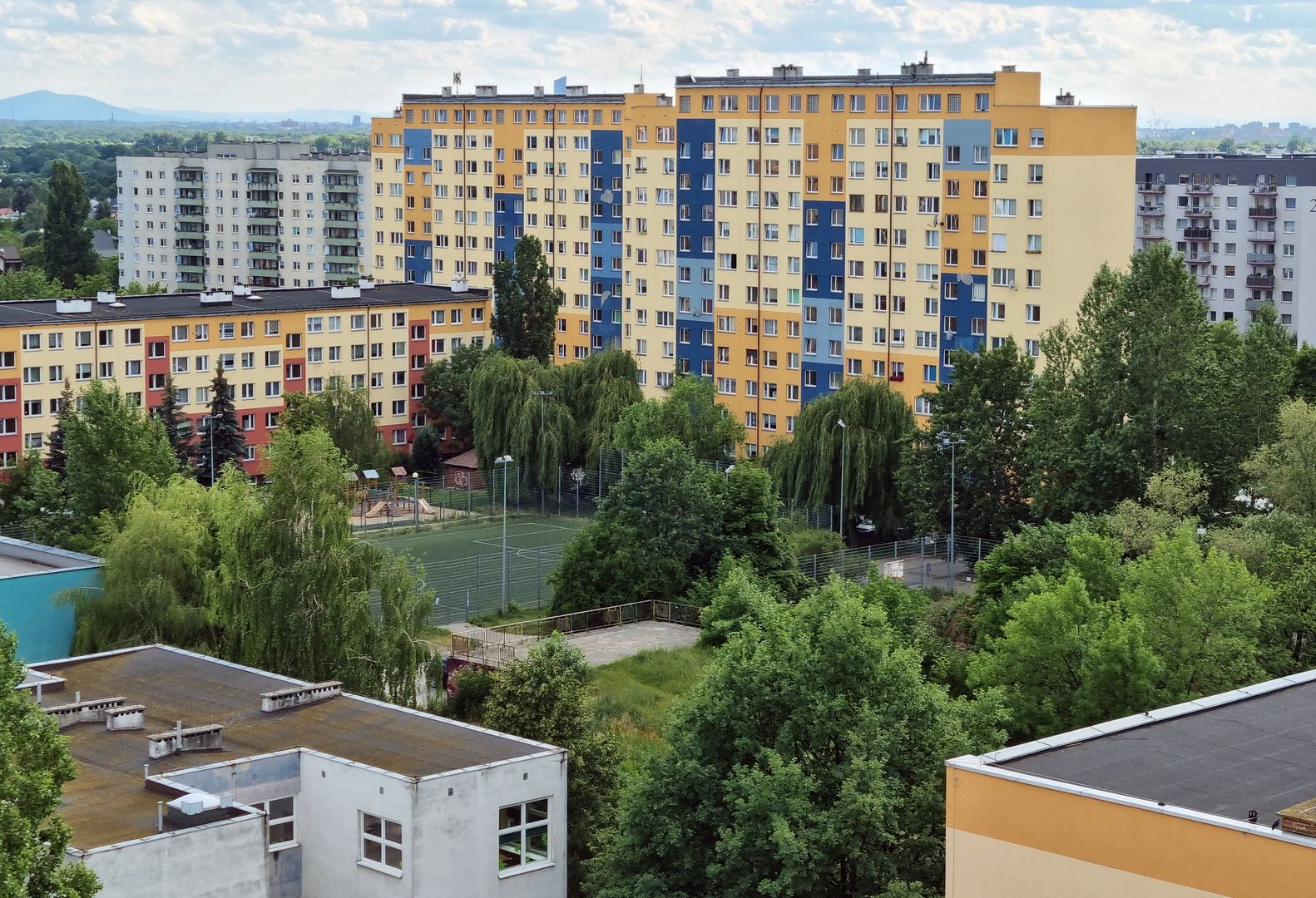 Spółdzielnie i wspólnoty mieszkaniowe będą płacić na obiekty obronne.