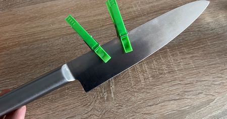 Najpierw wszyscy się dziwili. Teraz robią z nożem to samo, co ja