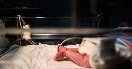 Dziecko miało zaledwie 29 dni. Śmierć najmłodszego pacjenta zarażonego koronawirusem