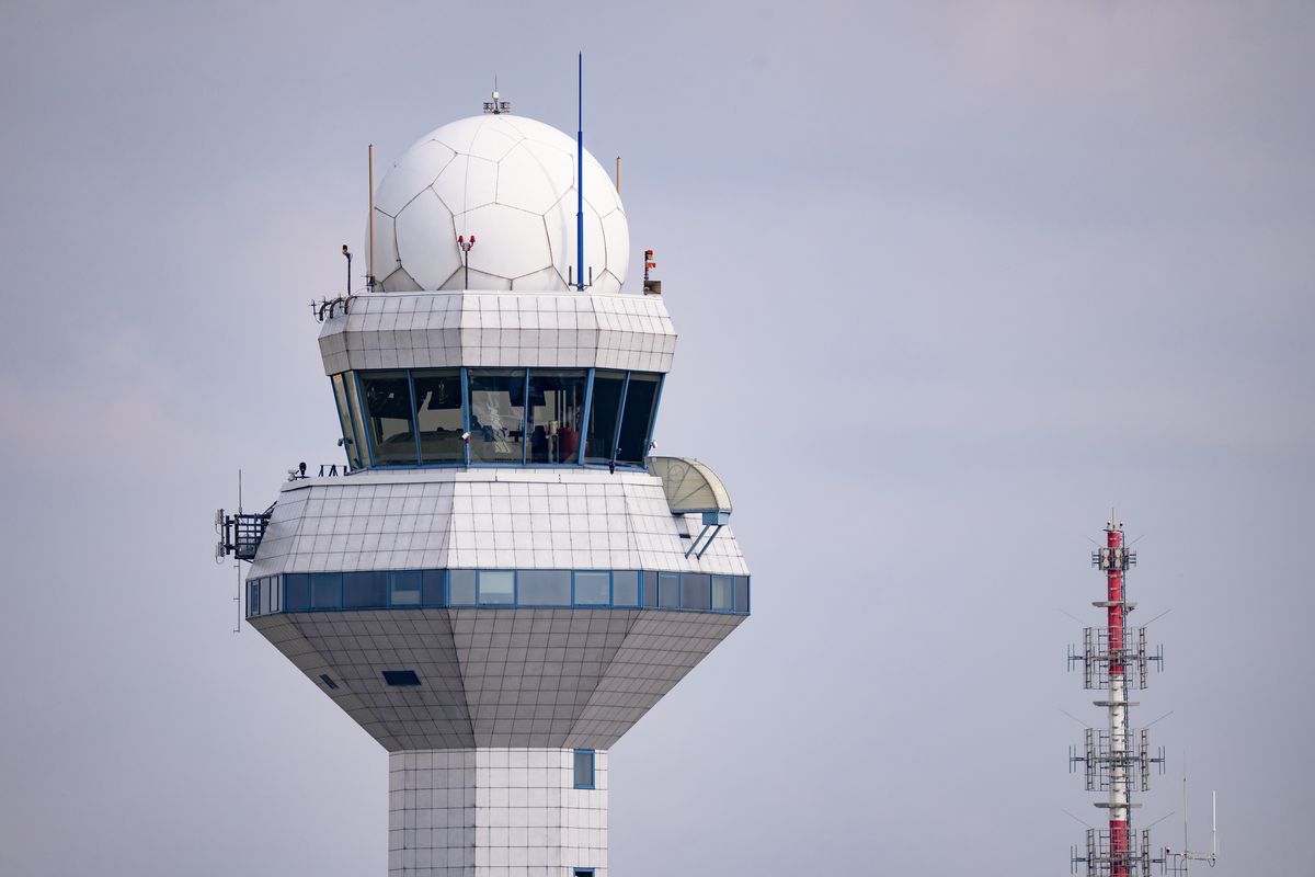Wieża kontroli lotów bez stałego nadzoru na nowym lotnisku w Radomiu (zdjęcie ilustracyjne)