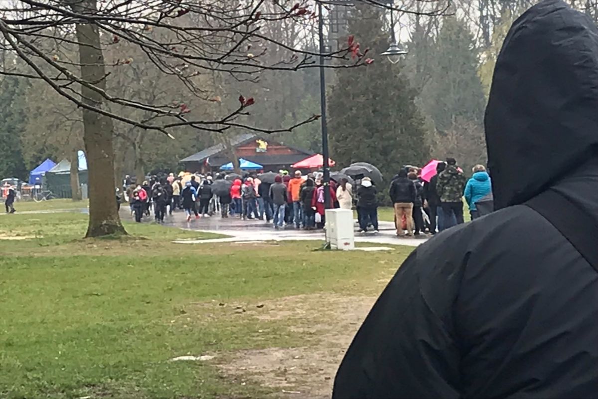 Łódź. Tak wyglądała kolejka do punktu szczepień. Byliśmy tam