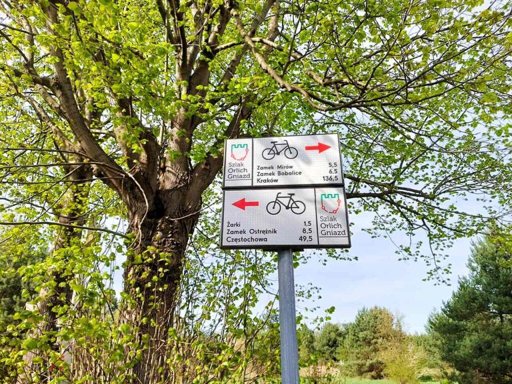 Drogowskaz Zamek Mirów / Żarki