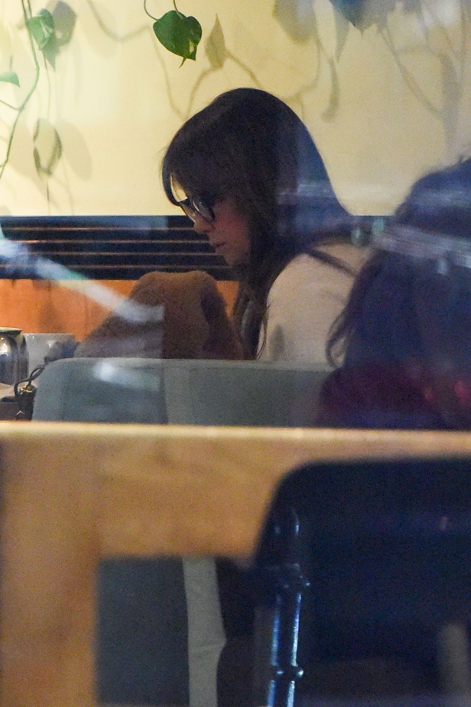 Wystylizowana Kinga Rusin robi rundkę po mieście