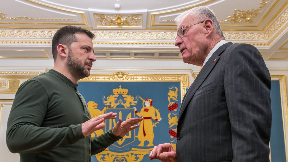 Wo�odymyr Ze�enski, Keith Kellogg
Kij�w, Ukraina, 20.02.2025. Prezydent Ukrainy Wo�odymyr Ze�enski (L) i pe�nomocnik prezydenta USA Donalda Trumpa do spraw Ukrainy i Rosji, gen. Keith Kellogg (P) na spotkaniu w Kijowie, 20 bm. (aldg) PAP/Vladyslav Musiienko
Vladyslav Musiienko
agresja Rosji, atak Rosji na Ukrain�, inwazja, inwazja rosyjska, polityk, polityka, prasowa, rosyjska, rosyjski, spotkanie spotkania, sytuacja na Ukrainie, sytuacja w Ukrainie, ukraina, w kijowie, wizyta wizyty, wojna, Wojna na Ukrainie, wojna w Ukrainie