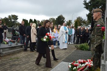 Łękińsko: Uroczyste odsłonięcie odnowionego nagrobka partyzantów
