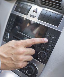 Właściciele aut nie mogą zapomnieć o tej opłacie. Inaczej zapłacą karę