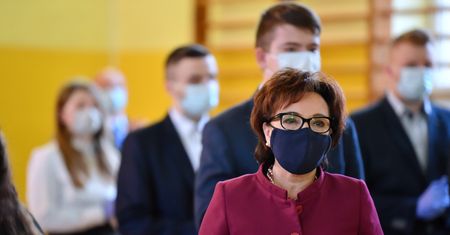 Pierwszy dzień szkoły. Elżbieta Witek na rozpoczęciu roku szkolnego we Włoszczowie. Apelowała do uczniów o szanowanie wartości