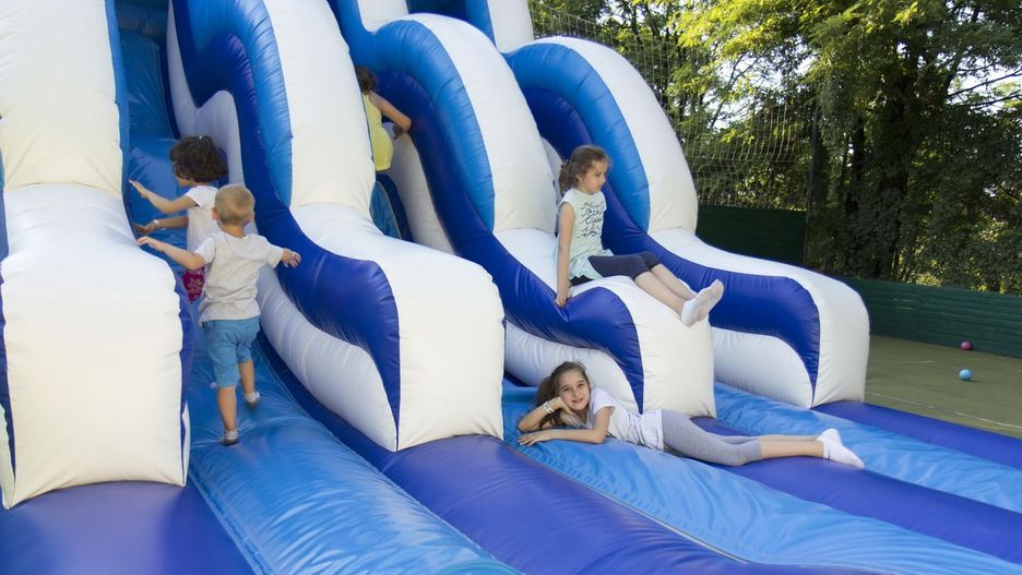 Uważaj na popularne dmuchańce. Zasłabnięcia, otarcia i krwawiące wargi są na porządku dziennym