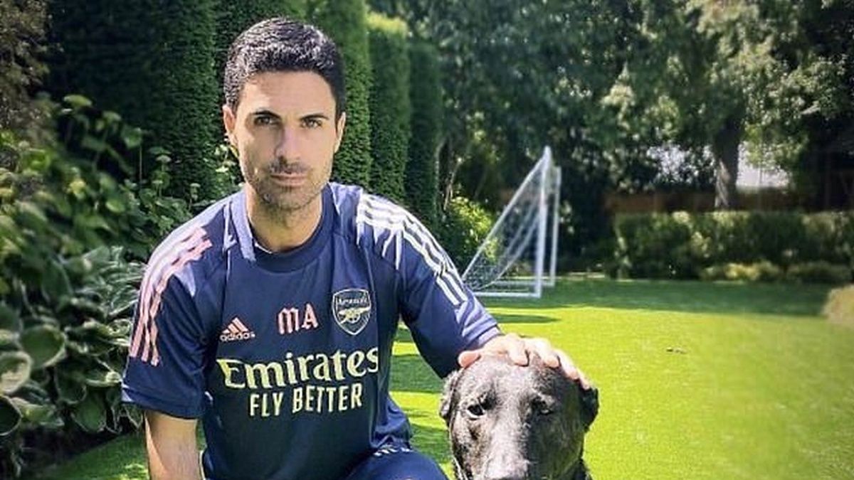 Mikel Arteta ze swoim psem obronnym