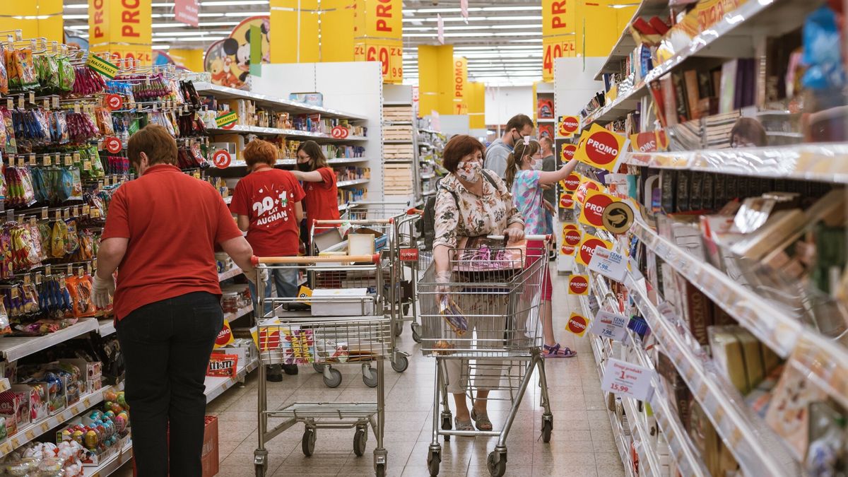 Sprzedaż detaliczna w Polsce wciąż jest silna, ale dynamika wzrostu spada