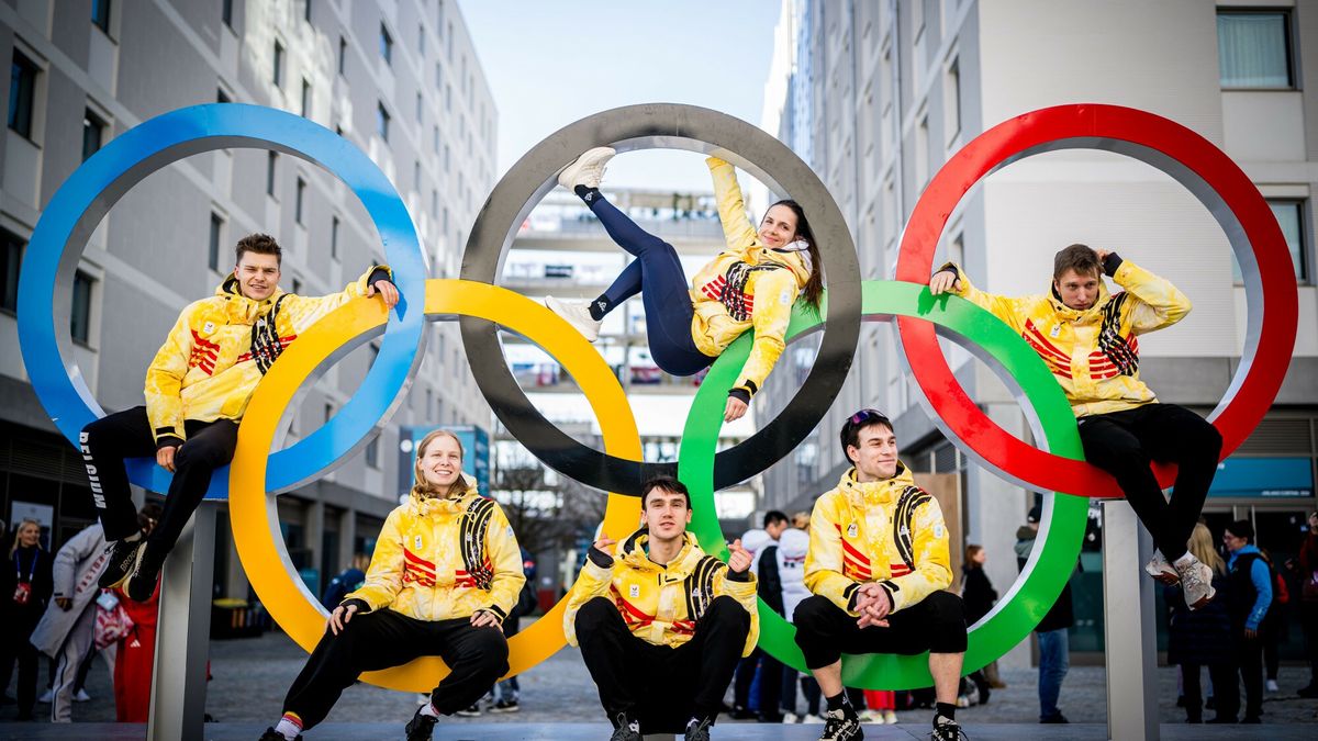 IO Mediolan-Cortina 2026: wioska olimpijska
Mandatory Credit: Photo by Jasper Jacobs/Belga/Shutterstock (16519665aq)
Belgian shorttrack skater Warre Van Damme, Belgian shorttrack skater Tineke den Dulk, Belgian shorttrack skater Stijn Desmet, Belgian shorttrack skater Hanne Desmet, Belgian shorttrack skater Adriaan Dewagtere and Belgian shorttrack skater Ward Petre pose for the photographer during a visit to the Olympic Village, organised by the Belgian Olympic and Interfederal Committee (COIB), before the Milano Cortina 2026 Olympic Winter Games, on Thursday 05 February 2026 in Milan, Italy. The XXV Winter Olympics take place from 6 to 22 February 2026 in Italy.
Italy Winter Olympics Preparations Thursday, Milan, Italy - 05 Feb 2026
Jasper Jacobs/Belga/Shutterstock