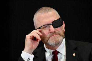 Dwie tajemnice sukcesu Brauna. Bez Korony nie powstanie kolejny rząd w Polsce? [OPINIA]