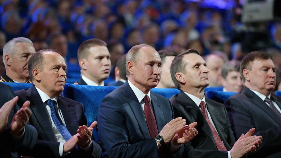 Russian Security Service Officer Day
epa08082299 Russian President Vladimir Putin (C), Federal Security Service Director Alexander Bortnikov (C L) and Foreign Intelligence Service Director Sergey Naryshkin (C R) attend a concert marking Russian Security Service Officer Day, in Moscow, Russia, 19 December 2019.  EPA/ALEXEI DRUZHININ / SPUTNIK / KREMLIN POOL / POOL MANDATORY CREDIT 
Dostawca: PAP/EPA.
ALEXEI DRUZHININ / SPUTNIK / KREMLIN POOL / POOL