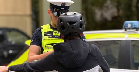 Policjanci z Chodzieży sprawdzali, jak poruszają się piesi, rowerzyści i osoby na hulajnogach
