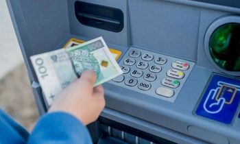 Kilkaset złotych dodatku do wypłaty we wrześniu. Wielu pracowników go dostanie!
