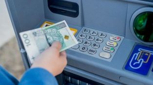Kilkaset złotych dodatku do wypłaty we wrześniu. Wielu pracowników go dostanie!