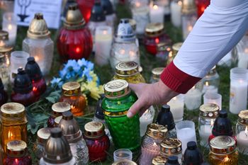 Grzywna za znicze solarne. Ministerstwo mówi, o czym trzeba pamiętać
