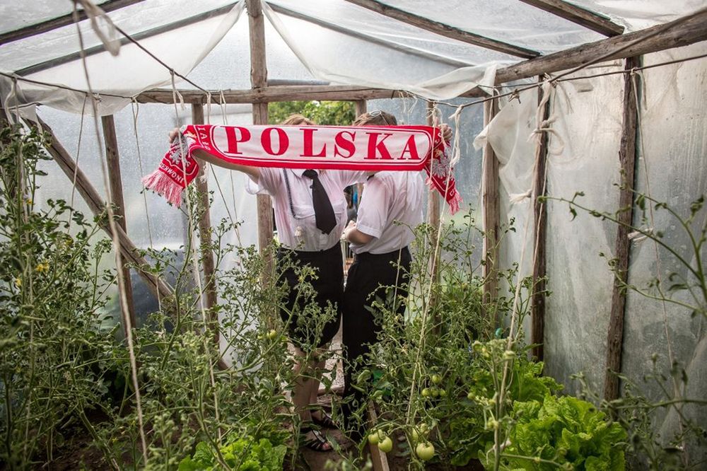 Historyczny mecz i spontaniczna strefa kibica, która powstała w ogrodzie podczas Festiwalu Orkiestr Dętych Ochotniczych Straży Pożarnych. Reprezentacja Polski w ćwierćfinale Euro 2016!Bysławek (Polska), 25 czerwca 2016 r.