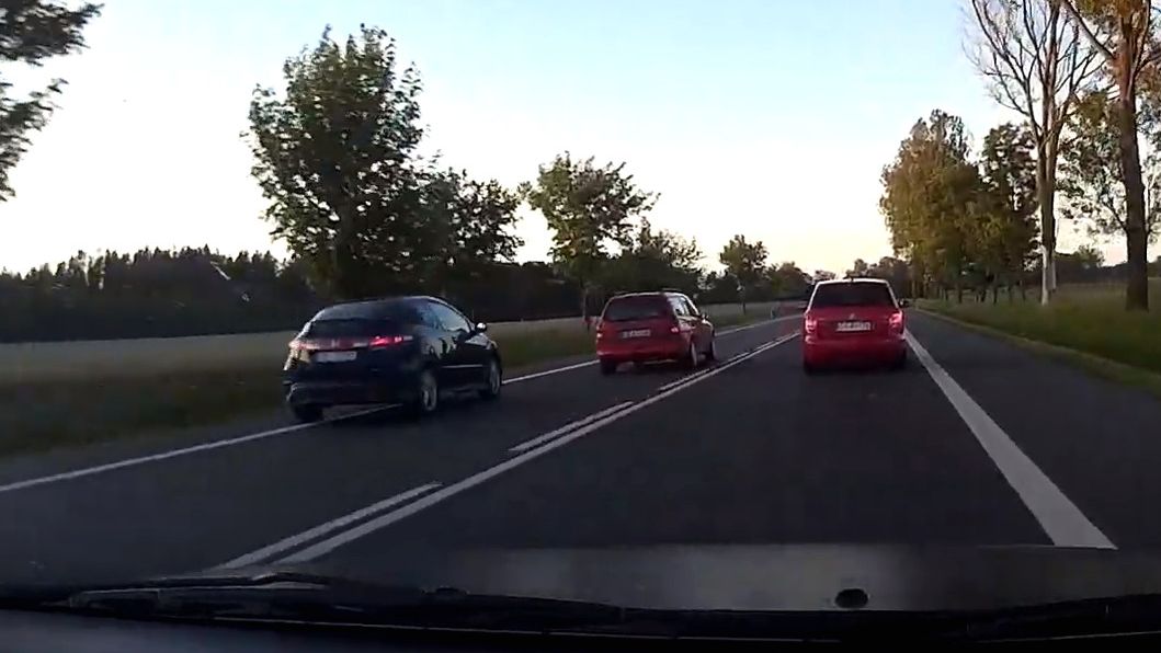 W wakacje na drogach odbywa się festiwal głupoty