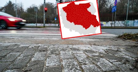 "Ogranicz podróże". Niemal cała Polska świeci na czerwono