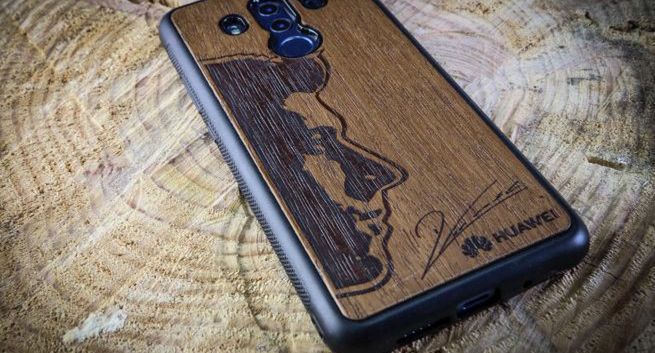 Huawei: etui z Robertem Lewandowskim na smartfony P20 i Mate 10 Pro