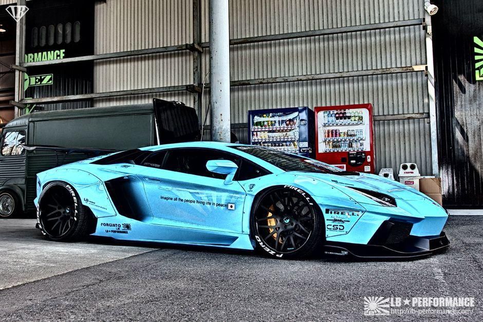 Liberty Walk Lamborghini Aventador - szeroko i surowo