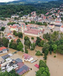 Wszystkie ręce na pokład. Stewardesa apeluje o pomoc dla powodzian