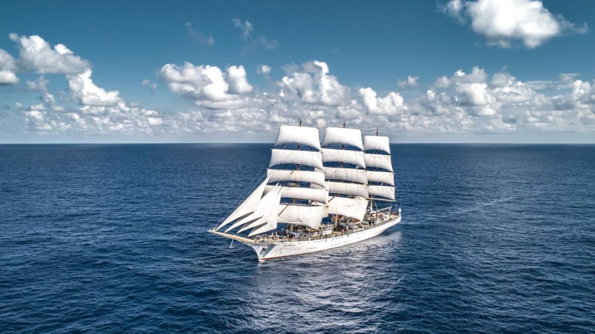 "Dar Młodzieży" to trzymasztowa fregata