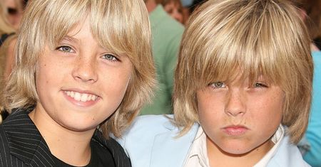Cole i Dylan Sprouse z "Nie ma to jak hotel" brylują na oscarowej imprezie "Vanity Fair". Wyglądają jeszcze jak bliźniacy? (ZDJĘCIA)