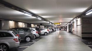 Koniec z walką o miejsca pod uczelnią. Ruszyła budowa nowego parkingu Uniwersytetu Śląskiego. Będzie miał 6 pięter