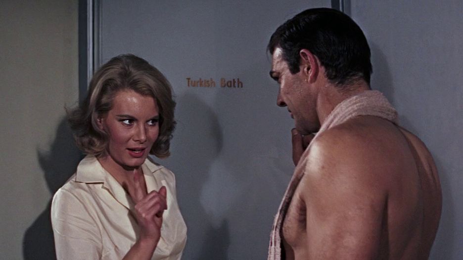 Molly Peters i Sean Connery w kontrowersyjnej scenie w "Operacji piorun"