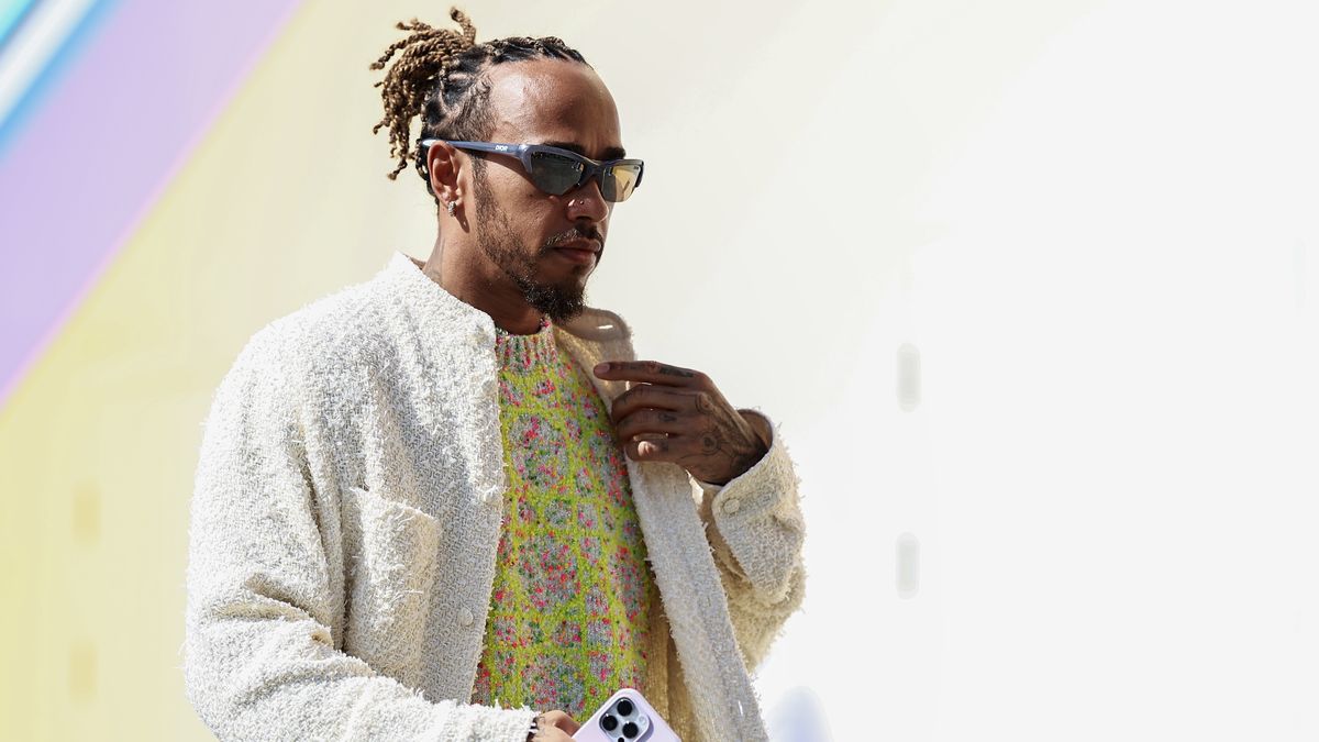 ABU DHABI, UNITED ARAB EMIRATES - NOVEMBER 26: Lewis Hamilton of Great Britain and Mercedes-AMG PETRONAS F1 Team arrives at the track during the F1 Grand Prix of Abu Dhabi at Yas Marina Circuit on November 26, 2023 in Abu Dhabi, United Arab Emirates. (Photo by Qian Jun/MB Media/Getty Images)