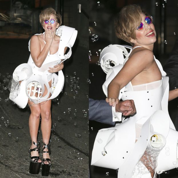Gaga robi bąbelki... sukienką!