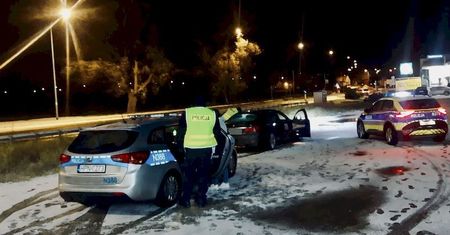 Ukradł BMW i paliwo, po czym zabrał dziewczynę na wycieczkę