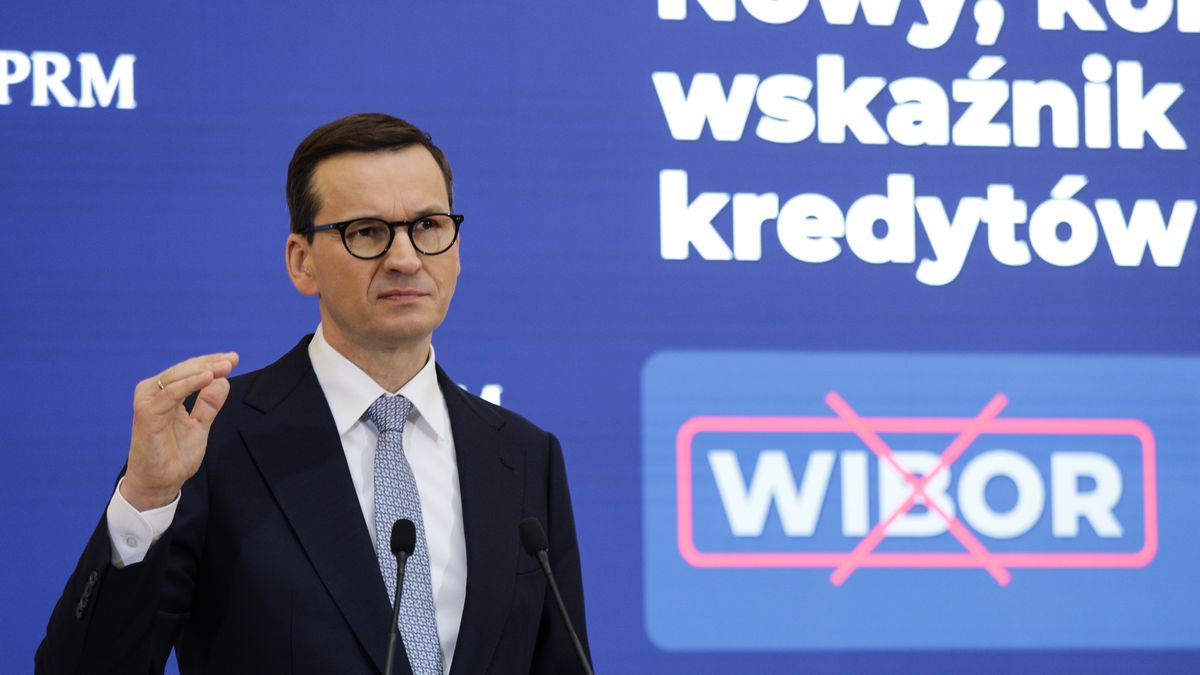 Warszawa 26.04.2022. Konferencja premiera po posiedzeniu rzaduposwiecona tzw. Putinflacji i pomocy dla kredytobiorcow. N/z Mateusz Morawiecki.